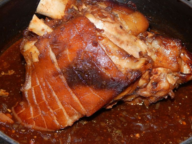 Golonka wieprzowa pieczona z porterem Golonka wieprzowa pieczona z porterem