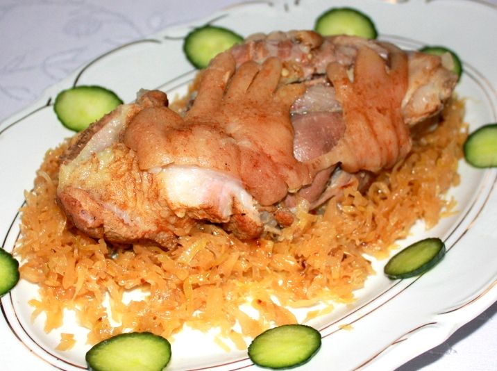 Golonka wieprzowa z kiszona kapustą Golonka wieprzowa z kiszona kapustą