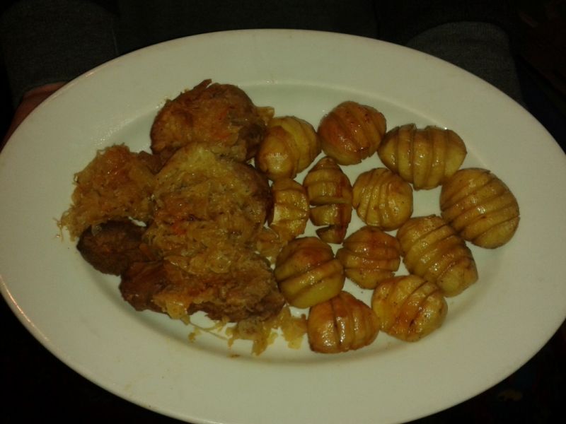 Golonka z kapustą kiszoną i jeżykami bdb Golonka z kapustą kiszoną i jeżykami bdb