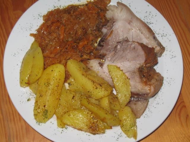 Golonka z pieczonymi ziemniakami