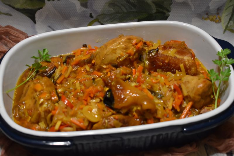 Golonka z warzywami chińskimi Golonka z warzywami chińskimi