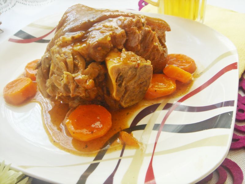 Golonki duszone w miodzie i piwie