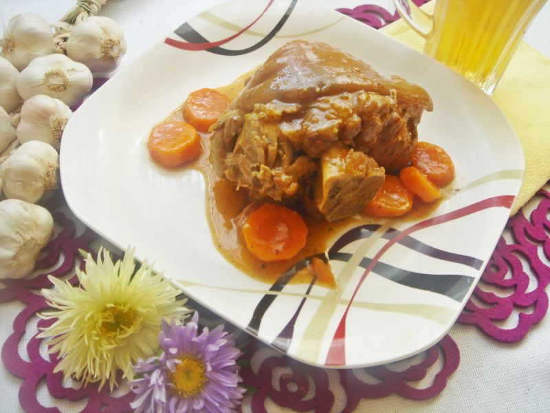 Golonki duszone w miodzie i piwie