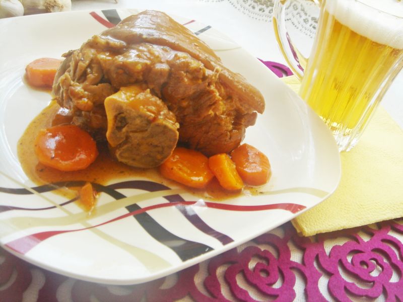 Golonki duszone w miodzie i piwie