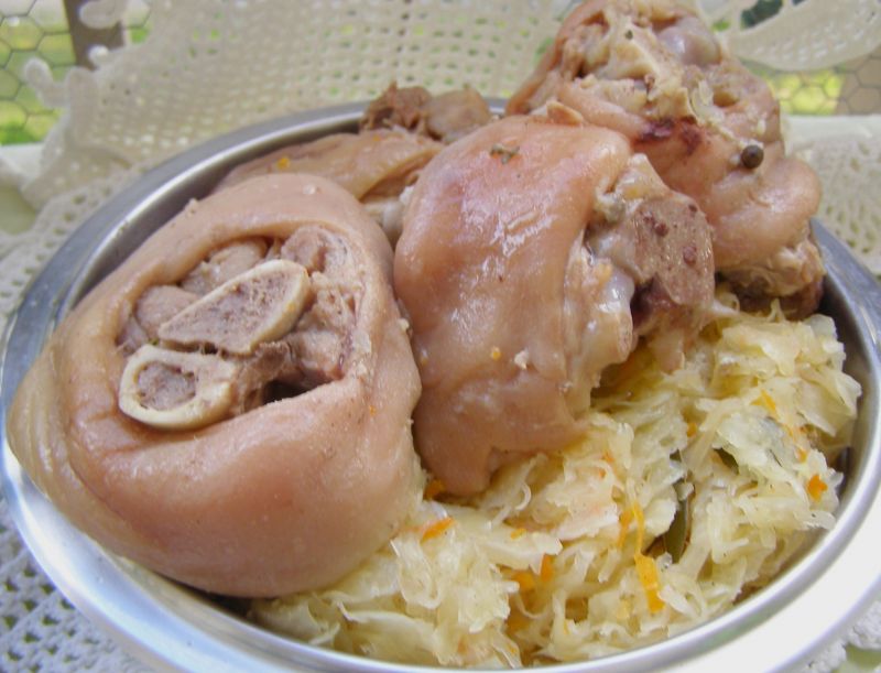 Golonki gotowane w szybkowarze z kapustą kiszoną