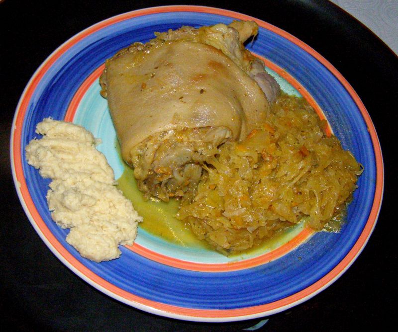 Golonki wieprzowe z kapustą kiszoną z szybkowara