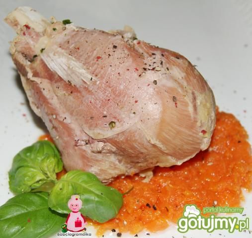 Golonki z indyka na marchewkowym puree :