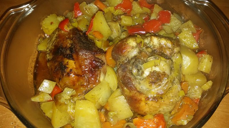 Golonki z indyka z warzywami