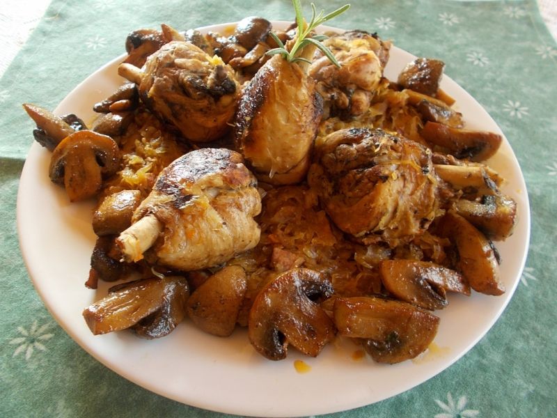 Golonki z kurczaka duszone w kapuście