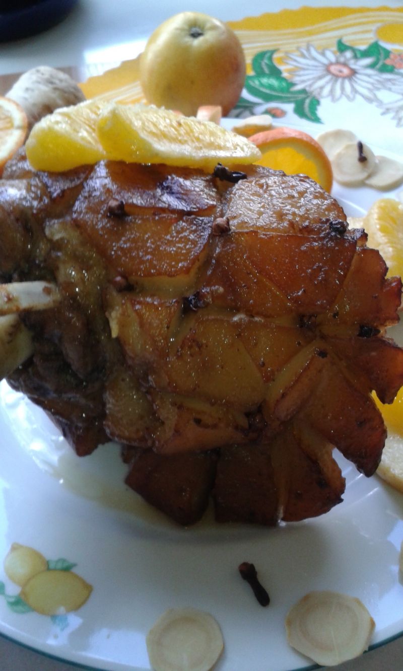 Golonko z owocami. Golonko z owocami.