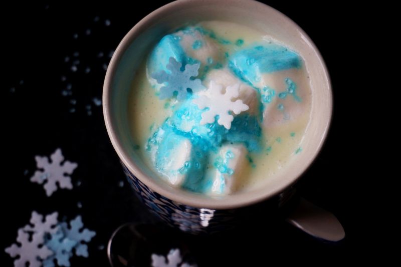 Gorąca biała czekolada z piankami