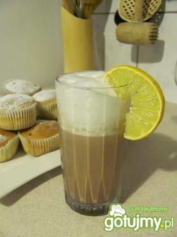 Gorąca czekolada z brandy i pianką