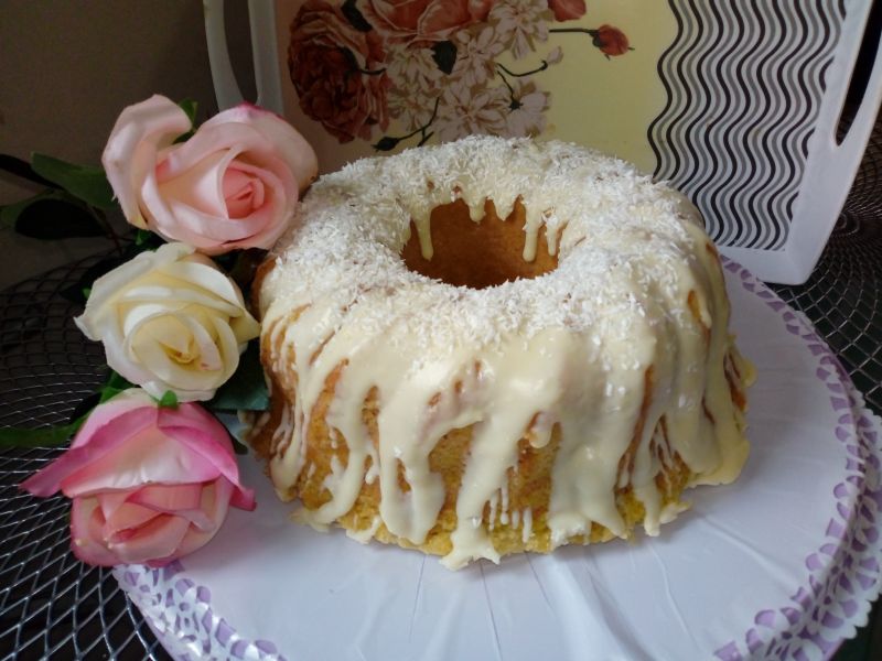 Gotowana babka cytrynowa z jabłkami