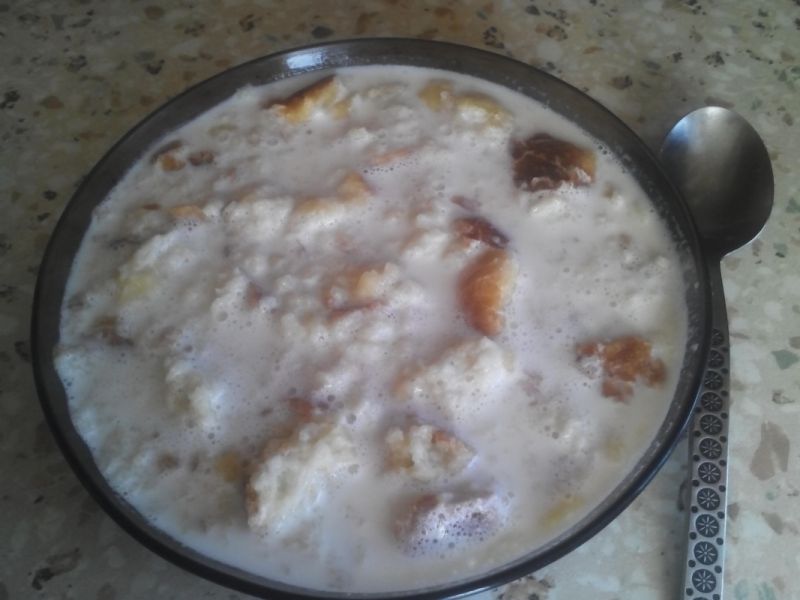 Gotowana bułka w mleku