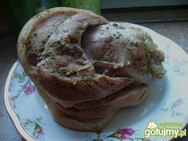 Gotowana golonka w ziołach Gotowana golonka w ziołach