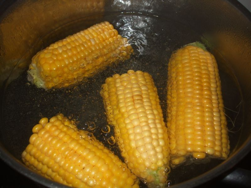 Gotowana kukurydza z masełkiem