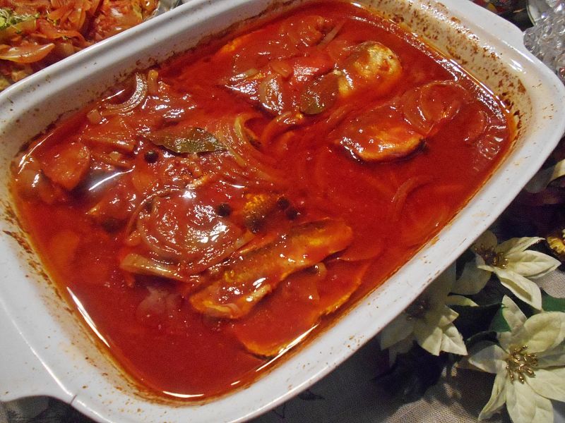 Gotowane marynowane pomidorowe śledzie