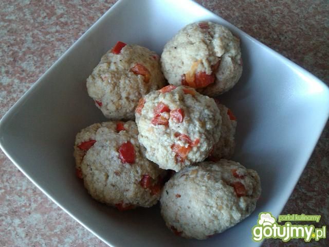 Gotowane mięsne kotleciki z papryką Gotowane mięsne kotleciki z papryką