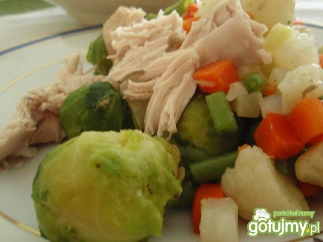 Gotowany indyk z warzywami Gotowany indyk z warzywami
