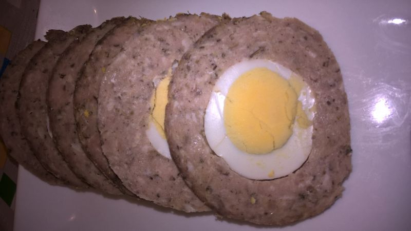 Gotowany klops z jajkiem