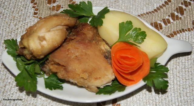 Gotowany kurczak udaje nugetsy :