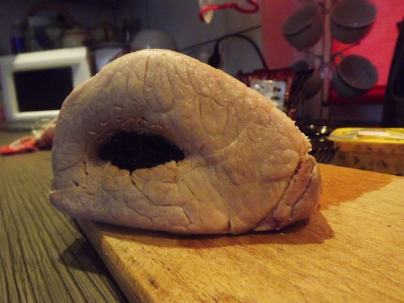 Gotowany schab ze śliwką