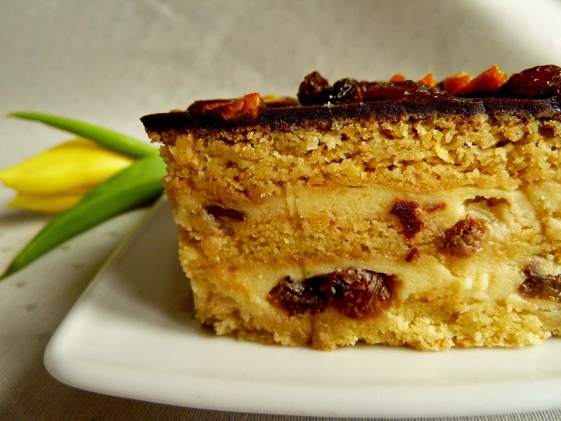 Gotowany sernik przekładany kruchymi plackami Gotowany sernik przekładany kruchymi plackami