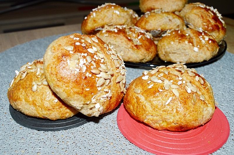 Grahamki z płatkami owsianymi i słonecznikiem