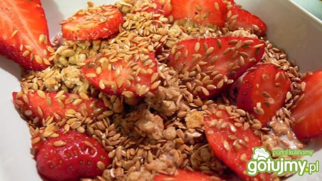 Granola podwójnie truskawkowa