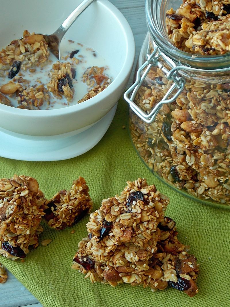 Granola z dżemem z dzikiej róży