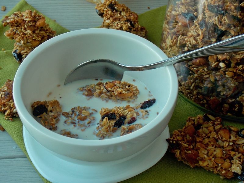 Granola z dżemem z dzikiej róży