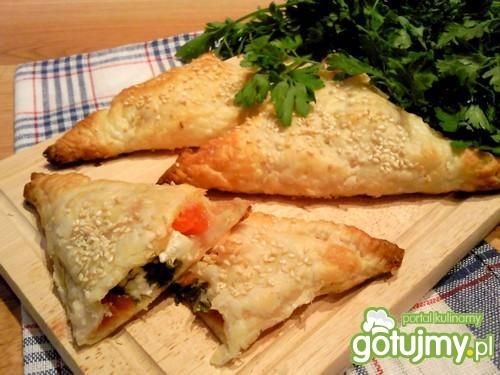 Greckie pierożki z serem feta  Greckie pierożki z serem feta