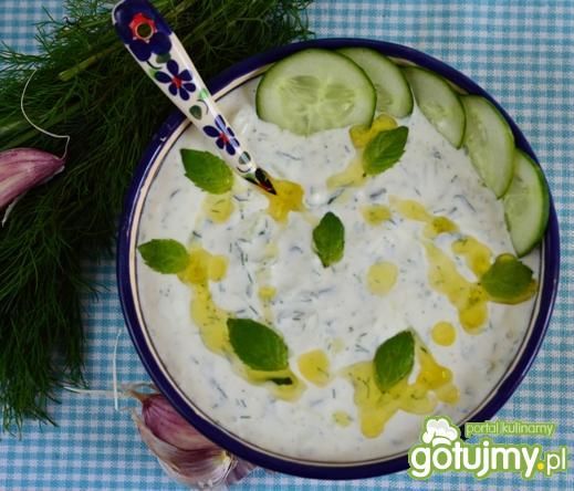 Greckie tzatziki, zwane cacykami