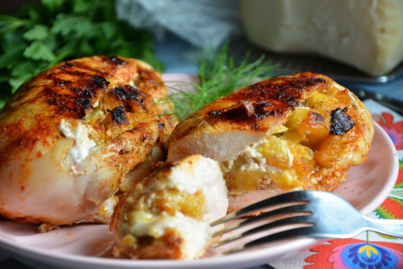 Grilllowane kieszonki drobiowe z karmelizowanym pl Grilllowane kieszonki drobiowe z karmelizowanym pl