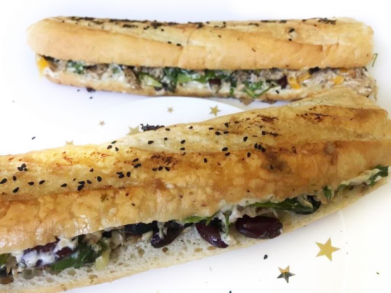 Grillowana bagietka z tuńczykiem Grillowana bagietka z tuńczykiem