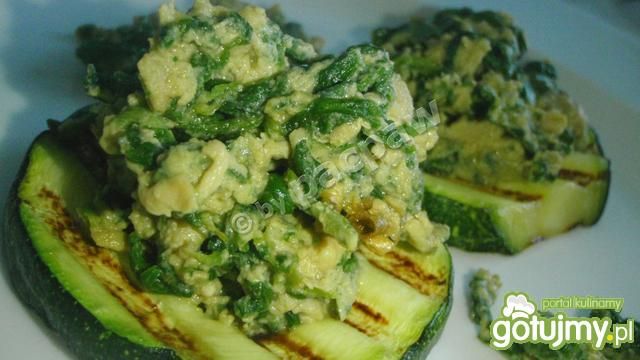 Grillowana cukinia z jajecznicą Grillowana cukinia z jajecznicą