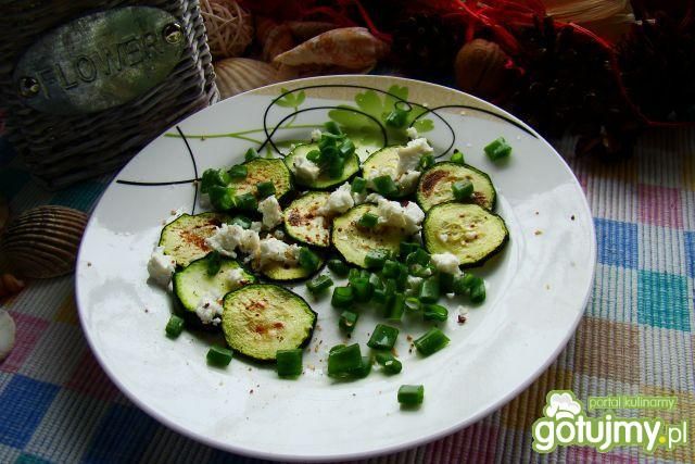 Grillowana cukinia z kozim serem 