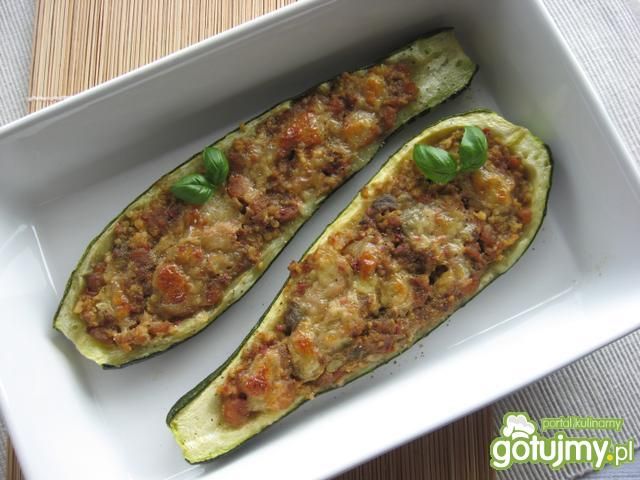 Grillowana cukinia z mięsnym farszem Grillowana cukinia z mięsnym farszem