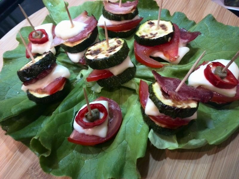 Grillowana cukinia z mozzarellą i bekonem