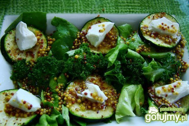 grillowana cukinia z sosem francuskim  grillowana cukinia z sosem francuskim