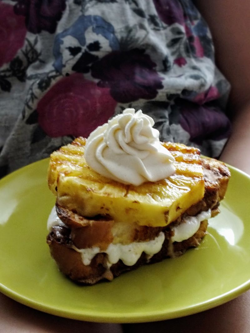 Grillowana kanapka z glazurowanym ananasem Grillowana kanapka z glazurowanym ananasem