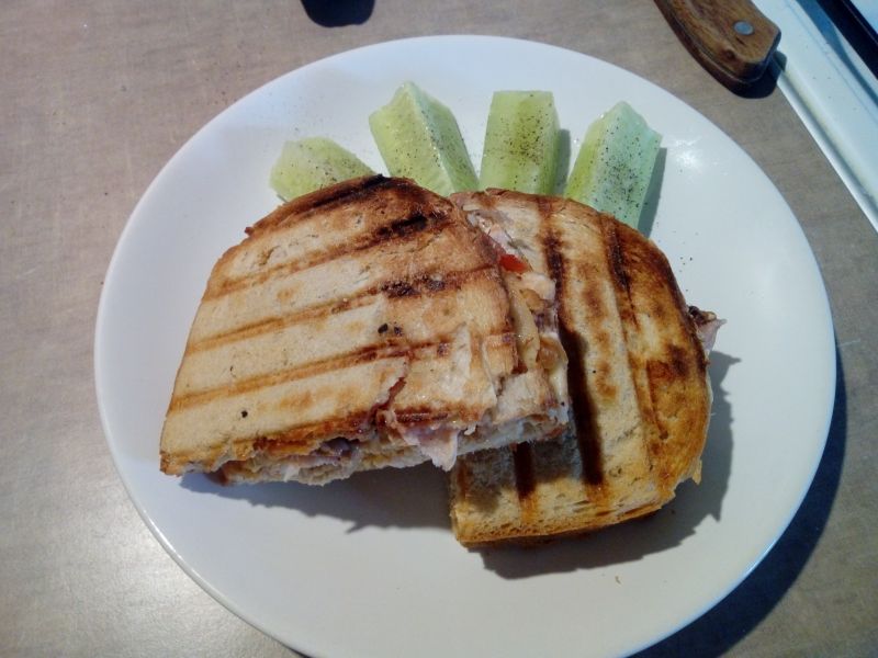 Grillowana kanapka z kurczakiem Grillowana kanapka z kurczakiem