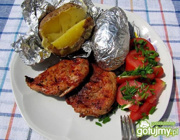 Grillowana karkówka i pieczone ziemniaki Grillowana karkówka i pieczone ziemniaki