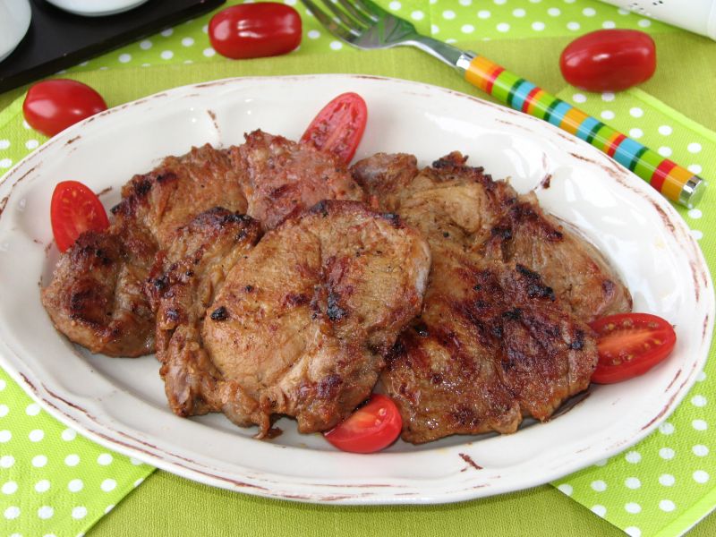 Grillowana karkówka w marynacie klasycznej Grillowana karkówka w marynacie klasycznej