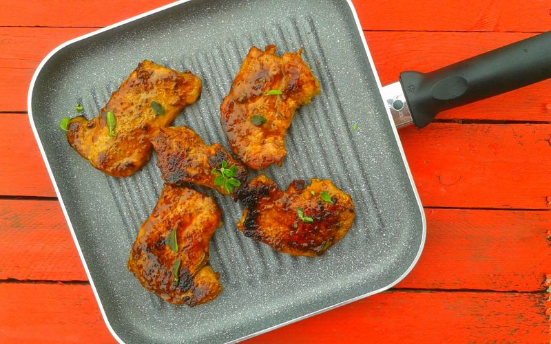 Grillowana karkówka z whisky i majerankiem