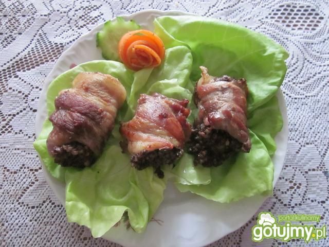 Grillowana kaszanka w boczku Grillowana kaszanka w boczku