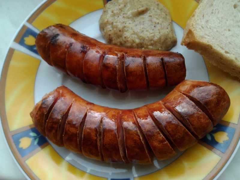 Grillowana kiełbasa z nutą wina  Grillowana kiełbasa z nutą wina