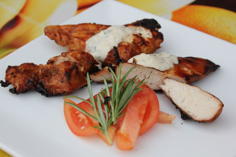 Grillowana pierś w marynacie czosnkowo-sojowej Grillowana pierś w marynacie czosnkowo-sojowej
