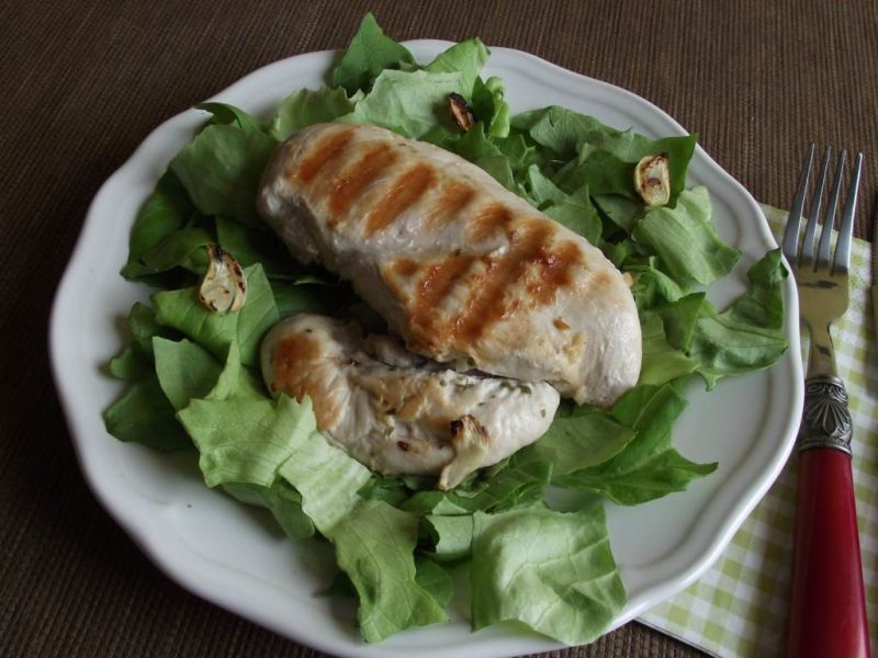 Grillowana pierś z kurczaka z czosnkiem 