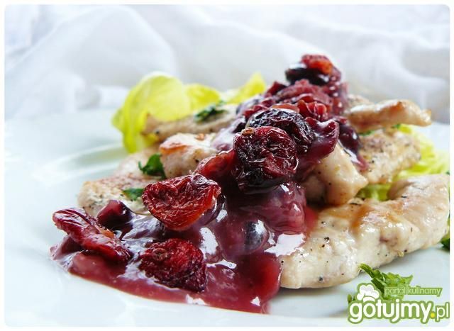 Grillowana pierś z kurczaka z sosem żura Grillowana pierś z kurczaka z sosem żura